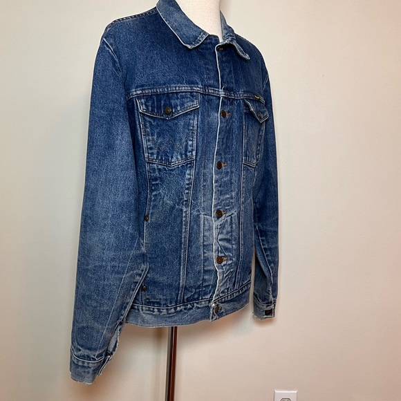 SOLD 2/1 Wrangler Vintage Distressed Men’s Denim Wrangler Jacket, Size 42L - Picture 6 of 16